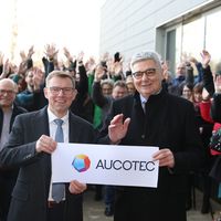 董事会成员Horst Beran和Uwe Vogt在新总部开业剪彩之后拍摄的照片。 (© AUCOTEC AG)